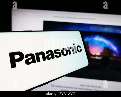 Deutschland. August 2024. In dieser Abbildung ist ein Smartphone mit dem Logo des japanischen Unternehmens Panasonic Holdings Corporation vor der Business-Website zu sehen. (Credit Image: © Timon Schneider/SOPA Images via ZUMA Press Wire) NUR REDAKTIONELLE VERWENDUNG! Nicht für kommerzielle ZWECKE! Stockfoto