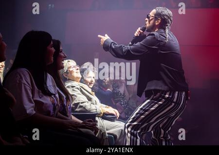 Porto, Portugal. Oktober 2024. New Max (Tiago Novo) vom portugiesischen Soul- und Hip-Hop-Duo Deep Soul tritt live während eines Konzerts im Coliseu do Porto auf. Quelle: SOPA Images Limited/Alamy Live News Stockfoto