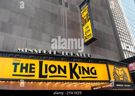 New York, Usa. Oktober 2024. Das Minskoff Theatre, das das Broadway-Musical The Lion King spielt, ist in Manhattan, New York City, zu sehen. Quelle: SOPA Images Limited/Alamy Live News Stockfoto