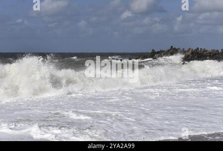 Tetrapoden während eines Sturms in der Nordsee, Dänemark, Europa Stockfoto