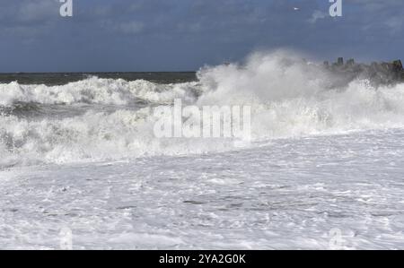 Tetrapoden während eines Sturms in der Nordsee, Dänemark, Europa Stockfoto