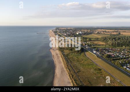 Dahme, Deutschland, 31. Juli 2021: Drone View of Dahme Beach in Schleswig-Holstein, Europa Stockfoto