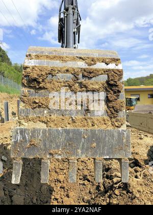 Baggerschaufel auf einer Baustelle Stockfoto