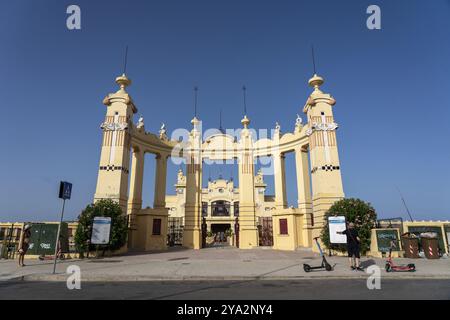 Mondello, Italien, 17. Juli 2023: Außenansicht des Charleston Beach Club am Mondello Beach, Europa Stockfoto