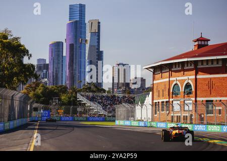 MELBOURNE, AUSTRALIEN, 22. MÄRZ: Oscar Piastri aus Australien fährt den McLaren MCL38 während des zweiten Trainings beim Großen Preis von Australien 2024 in Albert Stockfoto