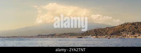 Taormina in Italien. Webbanner mit Kopierbereich. Europa Stockfoto