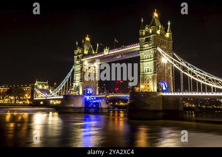 Tower Bridge in London, Großbritannien, Großbritannien. Europa. Langzeitbelichtung und Nachtaufnahme Stockfoto