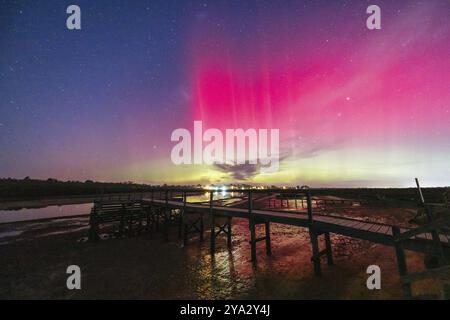 MELBOURNE, AUSTRALIEN, 12. AUGUST: Die erhöhte Sonnenaktivität führt dazu, dass die Aurora Australis in den südlichen Gebieten Australiens sichtbar ist. Dieses Bild ta Stockfoto