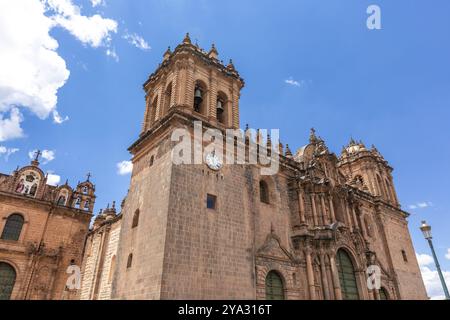 Cuzco in Peru, Panoramablick auf den Hauptplatz und die Kathedrale. Südamerika Stockfoto