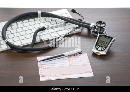 Messung der Glukosekonzentration im Blut mit einem Glukometer und einer Verordnung Stockfoto