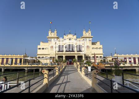 Mondello, Italien, 17. Juli 2023: Außenansicht des Charleston Beach Club am Mondello Beach, Europa Stockfoto