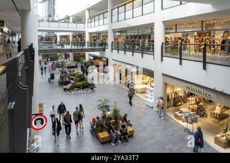 Kopenhagen, Dänemark, 30. Juni 2023: Menschen im Einkaufszentrum Frederiksberg Centret, Europa Stockfoto