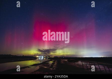 MELBOURNE, AUSTRALIEN, 12. AUGUST: Die erhöhte Sonnenaktivität führt dazu, dass die Aurora Australis in den südlichen Gebieten Australiens sichtbar ist. Dieses Bild ta Stockfoto