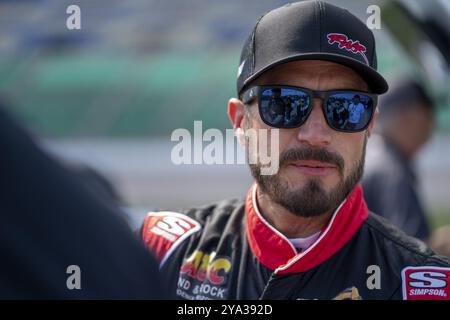 JJ Yeley, Fahrer der NASCAR Cup Series, bereitet sich auf das Rennen für die ADVENTSGESUNDHEIT 400 in Kansas City, KC, USA, Nordamerika vor Stockfoto