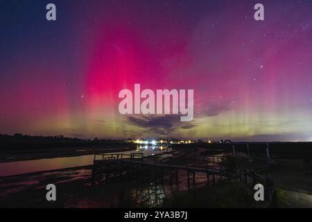 MELBOURNE, AUSTRALIEN, 12. AUGUST: Die erhöhte Sonnenaktivität führt dazu, dass die Aurora Australis in den südlichen Gebieten Australiens sichtbar ist. Dieses Bild ta Stockfoto