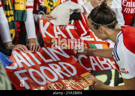 MELBOURNE, AUSTRALIEN, 24. MAI: Caitlin Foord des Arsenal Women FC mit Fans, nachdem er das A-League All Stars Women Team während des Global Football W besiegt hatte Stockfoto