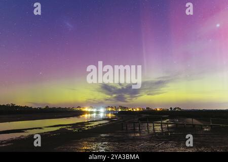 MELBOURNE, AUSTRALIEN, 12. AUGUST: Die erhöhte Sonnenaktivität führt dazu, dass die Aurora Australis in den südlichen Gebieten Australiens sichtbar ist. Dieses Bild ta Stockfoto