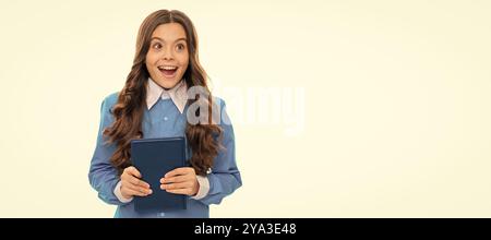 Lesen erhöht meinen Wortschatz. Überraschendes Kinderbuch. Literaturschule. Literarisches Englisch. Banner der Schülerin. Schülerin Stockfoto