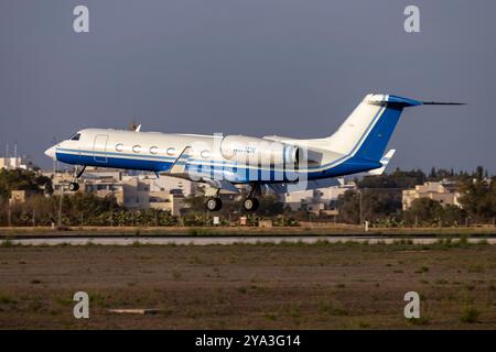 Luqa, Malta - 9. Oktober 2024: Gulfstream Aerospace Gulfstream G450 (GLF4) (REG: N821CN) am Abend. Stockfoto