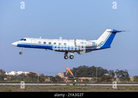 Luqa, Malta - 9. Oktober 2024: Gulfstream Aerospace Gulfstream G450 (GLF4) (REG: N821CN) am Abend. Stockfoto