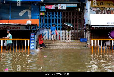 22. August 2024, Feni, Chittagong, Bangladesch: Starke Regenfälle und durch das flussaufwärts liegende Wasser ist Feni Sadar Upazila überschwemmt. Stockfoto