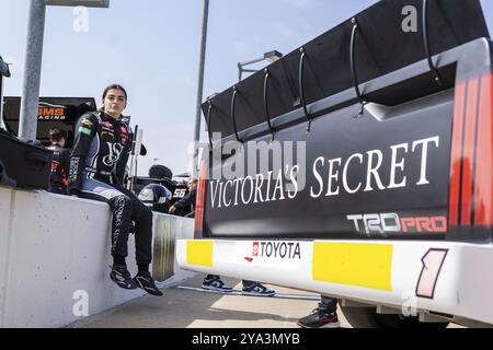 Toni Breidinger, Fahrer der NASCAR Craftsman Truck Series, bereitet sich auf das Rennen um das Herz Amerikas 200 in Kansas City, KC, USA, Nordamerika vor Stockfoto