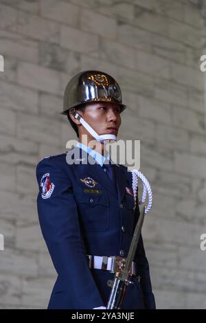 Taipei, Taiwan, 08. Januar 2015: Zeremonie des Wachwechsels in der Chiang Kai-Shek Gedenkhalle in Asien Stockfoto