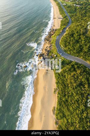 Balneario Camboriu in Santa Catarina. Taquaras Beach und Laranjeiras Beach in Balneario Camboriu. Luftaufnahme in der Landschaft. Brasilien Stockfoto