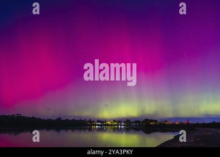 MELBOURNE, AUSTRALIEN, 12. AUGUST: Die erhöhte Sonnenaktivität führt dazu, dass die Aurora Australis in den südlichen Gebieten Australiens sichtbar ist. Dieses Bild ta Stockfoto