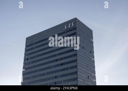 Kopenhagen, Dänemark, 14. Juli 2023: Außenansicht des Radisson Collection Royal Hotel, entworfen von Arne Jacobsen und fertiggestellt 1961, Europa Stockfoto