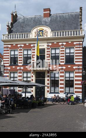 Hattem, Gelderland, Niederlande, 07 14 2022, historische Fassade des Rathauses, Europa Stockfoto