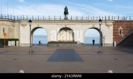 Ostende, Westflandern, Belgien 10 26 2019 Blick auf die Statue von König Leopold II. Und den Platz der Promenade Albrecht I. Stockfoto