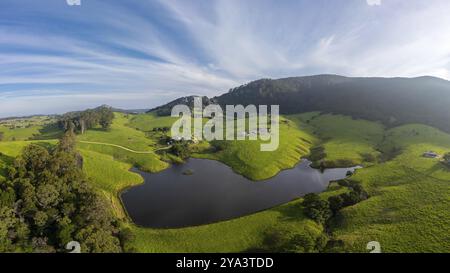 Luftaufnahme bei Sonnenuntergang über Mount Dromedary in der Nähe von Central Tilba in New South Wales, Australien, Ozeanien Stockfoto