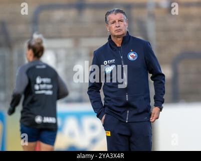 Potsdam, Deutschland. Oktober 2024. Fußball, Frauen: Bundesliga, 1. FFC Turbine Potsdam - SGS Essen, 6. Spieltag, Karl-Liebknecht-Stadion, Potsdamer Trainer Kurt Russ. Quelle: Soeren Stache/dpa/Alamy Live News Stockfoto
