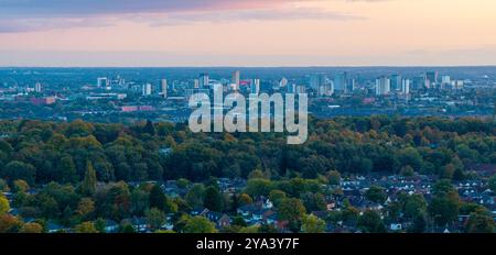 Panoramaaufnahme der Skyline der Salford Quays, aufgenommen vom Heaton Park Stockfoto