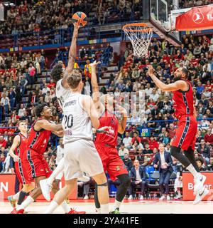 - EA7 Emporio Armani Milano vs Paris Basketball - EuroLeague Korb 2024-2025 - Mailand 11 oktober 2024 Credit: Kines Milano/Alamy Live News Stockfoto