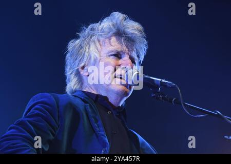 UK. Oktober 2024. LONDON, ENGLAND - 11. OKTOBER: Neil Finn von Crowded House tritt am 11. Oktober 2024 in der O2 Arena in Greenwich auf. CAP/MAR © MAR/Capital Pictures Credit: Capital Pictures/Alamy Live News Stockfoto