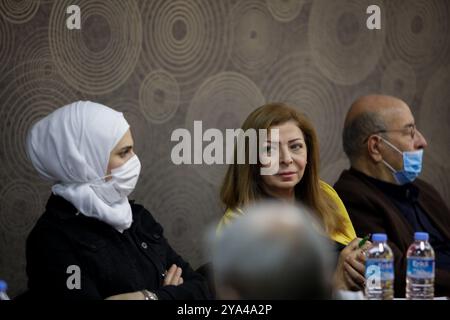 Gaziantep, Türkei. 28. November 2021. Tariq Al-Kurdi, Mitglied des von der Opposition geführten syrischen Verfassungsausschusses, und Khaled Al-Helou, Mitglied des Verfassungsausschusses syrischer Organisationen der Zivilgesellschaft, treffen sich in der südtürkischen Stadt Gaziantep. Während der Veranstaltung berichteten Herr Al-Kurdi und Herr Al-Helou über die jüngste sechste Gesprächsrunde zwischen Vertretern der syrischen Regierungen und den Co-Vorsitzenden der Opposition des syrischen Verfassungsausschusses und der Zivilgesellschaft in Genf, um eine neue Verfassung für Syrien zu erarbeiten. Bei den Gesprächen konnte kein Konsens darüber erzielt werden, wie man sich bewegen kann Stockfoto