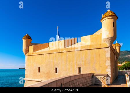 Die Bastion wurde 1636–1639 in Menton in den Alpes Maritimes in der Provence Alpes Côte d’Azur errichtet Stockfoto