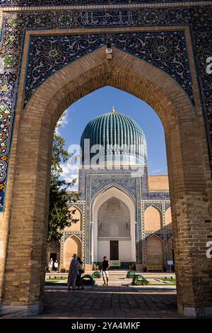 Samarkand, Usbekistan - 5. Juli 2024: Eingangsportal des Gur Emir Mausoleum Komplexes in Samarkand Stockfoto