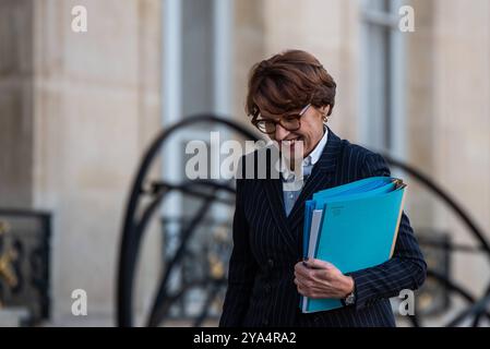 FRANKREICH-POLITIK-REGIERUNG-ELYSEE Annie Genevard, Ministerin für Landwirtschaft, Ernährungssouveränität und Forstwirtschaft, im Elysee-Palast für den Ministerrat. In Paris, 10. Oktober 2024. PARIS ILE-DE-FRANCE FRANKREICH URHEBERRECHT: XANDREAXSAVORANIXNERIX FRANCE-POLITICS-GOVERNMENT-ELYSE ASAVORANINERI-11 Stockfoto