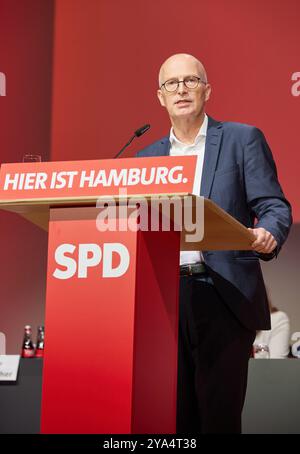Hamburg, Deutschland. Oktober 2024. Peter Tschentscher (SPD), erster Bürgermeister von Hamburg, steht auf der Bühne und spricht während der SPD-Landesvertreterversammlung Hamburg. Quelle: Georg Wendt/dpa/Alamy Live News Stockfoto