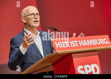 Hamburg, Deutschland. Oktober 2024. Peter Tschentscher (SPD), erster Bürgermeister von Hamburg, steht auf der Bühne während der SPD-Landesvertreterversammlung Hamburg. Quelle: Georg Wendt/dpa/Alamy Live News Stockfoto