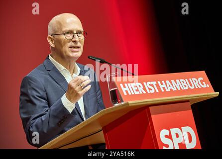 Hamburg, Deutschland. Oktober 2024. Peter Tschentscher (SPD), erster Bürgermeister von Hamburg, steht auf der Bühne während der SPD-Landesvertreterversammlung Hamburg. Quelle: Georg Wendt/dpa/Alamy Live News Stockfoto