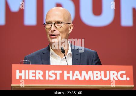 Hamburg, Deutschland. Oktober 2024. Peter Tschentscher (SPD), erster Bürgermeister von Hamburg, steht auf der Bühne während der SPD-Landesvertreterversammlung Hamburg. Quelle: Georg Wendt/dpa/Alamy Live News Stockfoto