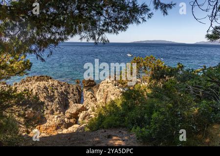 Halbinsel Peljesac, ruhige und friedliche Strände, leer, keine Touristen, Erholung außerhalb der Saison, kleine Stadt Trpanj Stockfoto