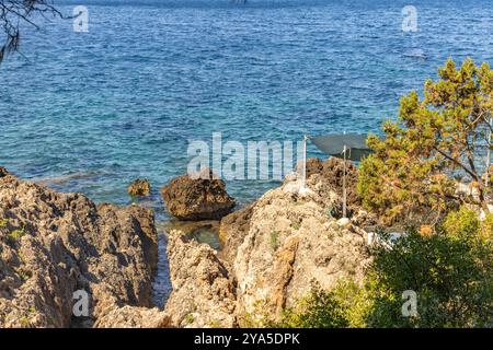 Halbinsel Peljesac, ruhige und friedliche Strände, leer, keine Touristen, Erholung außerhalb der Saison, kleine Stadt Trpanj Stockfoto