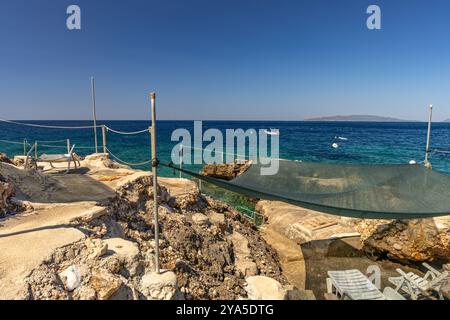 Halbinsel Peljesac, ruhige und friedliche Strände, leer, keine Touristen, Erholung außerhalb der Saison, kleine Stadt Trpanj Stockfoto