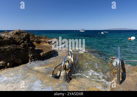 Halbinsel Peljesac, ruhige und friedliche Strände, leer, keine Touristen, Erholung außerhalb der Saison, kleine Stadt Trpanj Stockfoto