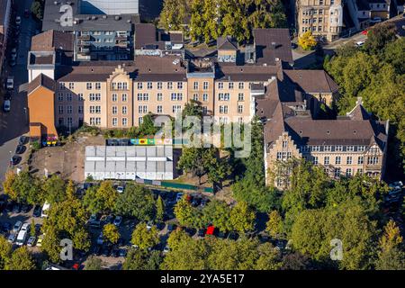 Luftbild, Dachstuhlbrand am ehemaligen Kath. St. Vincenz-Krankenhaus, es sind Wohneinheiten geplant für das neue St. Vincenz-Quartier, Papendelle, Dellviertel, Duisburg, Ruhrgebiet, Nordrhein-Westfalen, Deutschland ACHTUNGxMINDESTHONORARx60xEURO *** Luftaufnahme, Dachfachwerkbrand am ehemaligen katholischen St. Vincenz Krankenhaus, Wohneinheiten sind für das neue St. Vincenz Quartier, Papendelle, Dellviertel, Duisburg, Ruhrgebiet, Nordrhein-Westfalen, Deutschland ATTENTIONxMINDESTHONORARx60xEURO Stockfoto